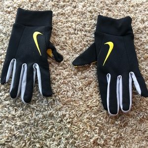 Nike Oregon football gloves
